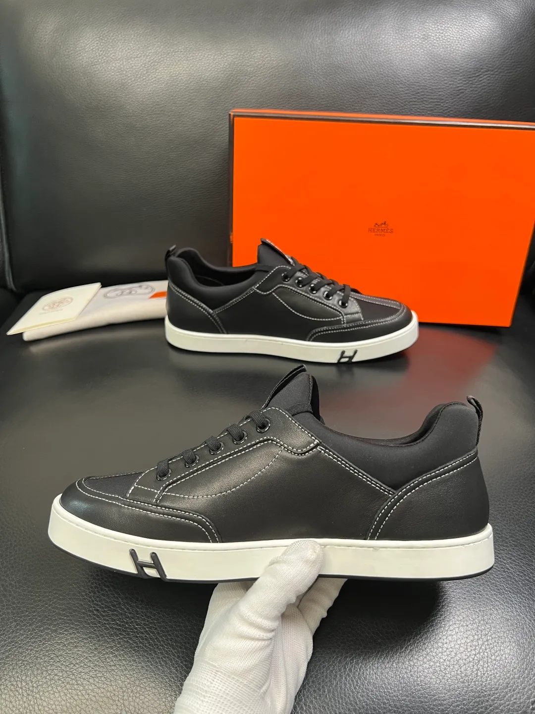 Men's shoes 💰700 Hermes High-quality top crafts Hermes counters are selling simultaneously with original factory configuration, original cowhide fabric imported from Italy, high-quality splicing technology, fully imported water-dyed cowhide lining, soles: original soles specially provided by the original factory are super comfortable, original factory and single goods are welcome to compare, code number 38-44 (customized 45)